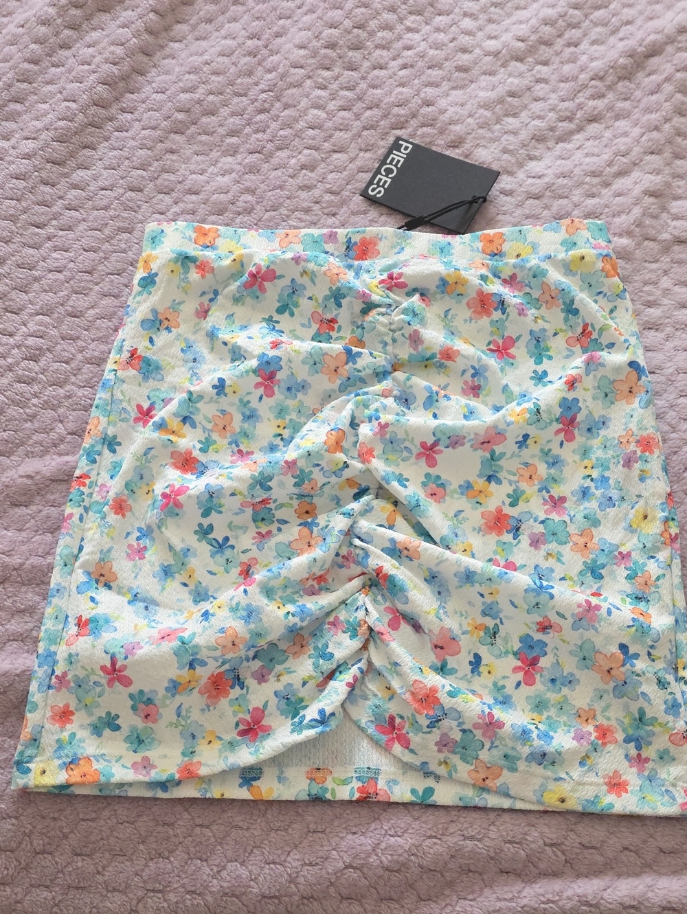 Pieces Floral Ruched Mini Skirt in White Multi
